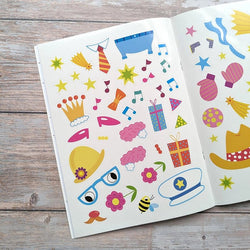 Dress me up [ Colouring and Activity ] Aliens - Wee Little Books